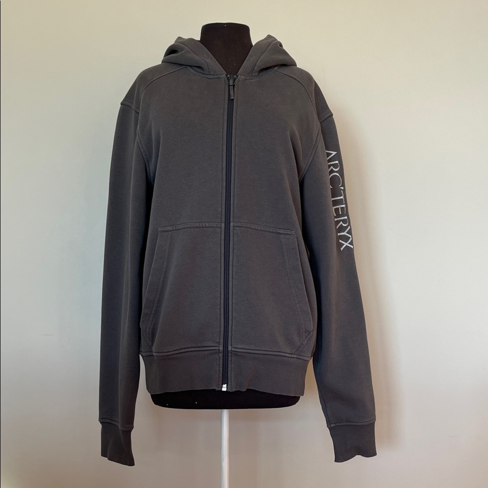VTG Arc’teryx dark grey zip up hoodie
